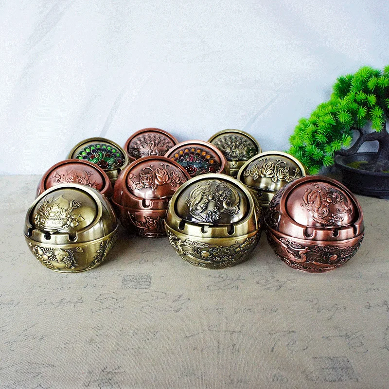 Retro Spherical Colorful Peacock Ashtray. Metal Texture, Windproof and Smokeproof. Tea Table Tea Room Table Decorations