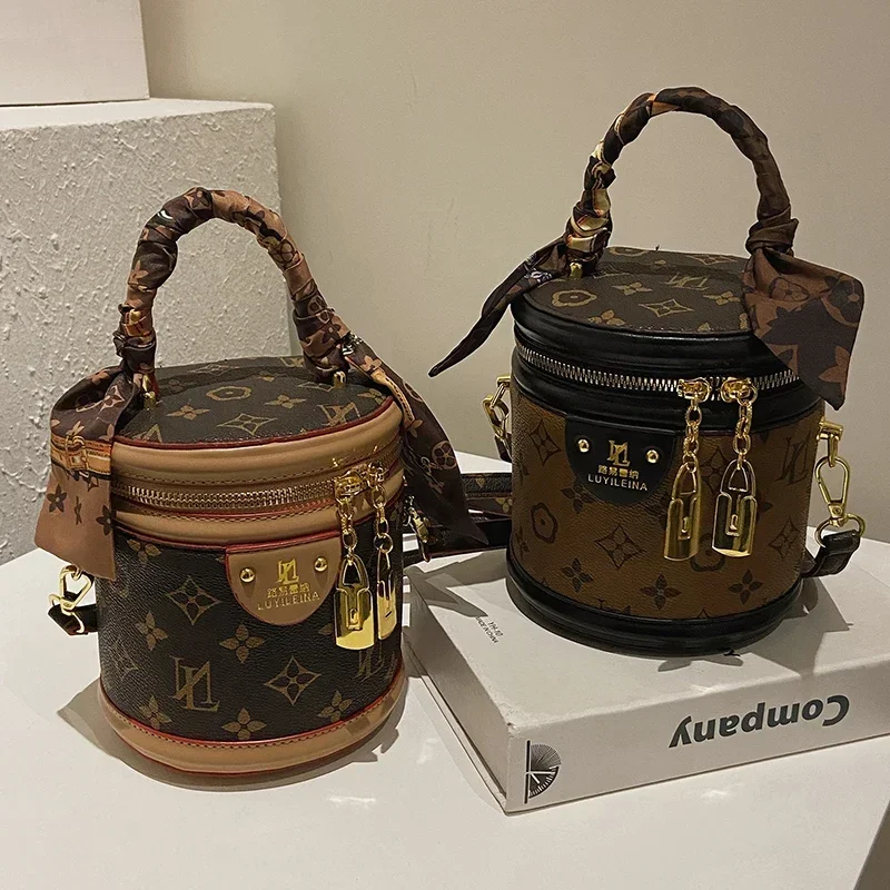 

2025 Best Superstar Show Luxury Leather Handbag With Minimalist Design And Solid Color For Paris Flair