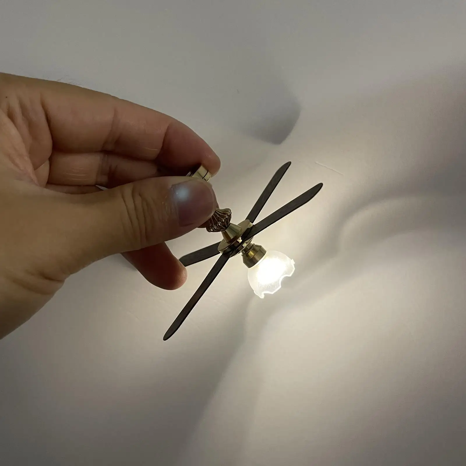 1:12 Ceiling Lamp Battery Powered Ceiling Fan Light Miniature LED