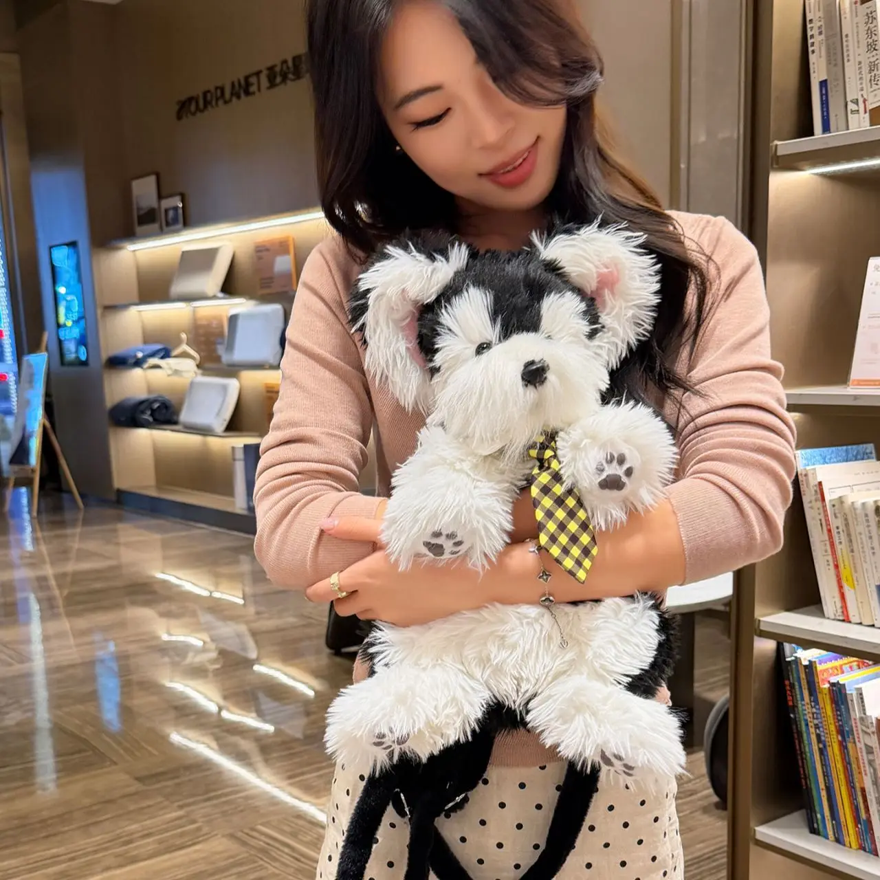 حقيبة ظهر لطيفة واقعية على شكل جرو للنساء من القطيفة للطالبات في الحرم الجامعي حقيبة نهارية للسيدات دمية شناوزر حقيبة ظهر كرتونية ناعمة أنيقة 2025 #3