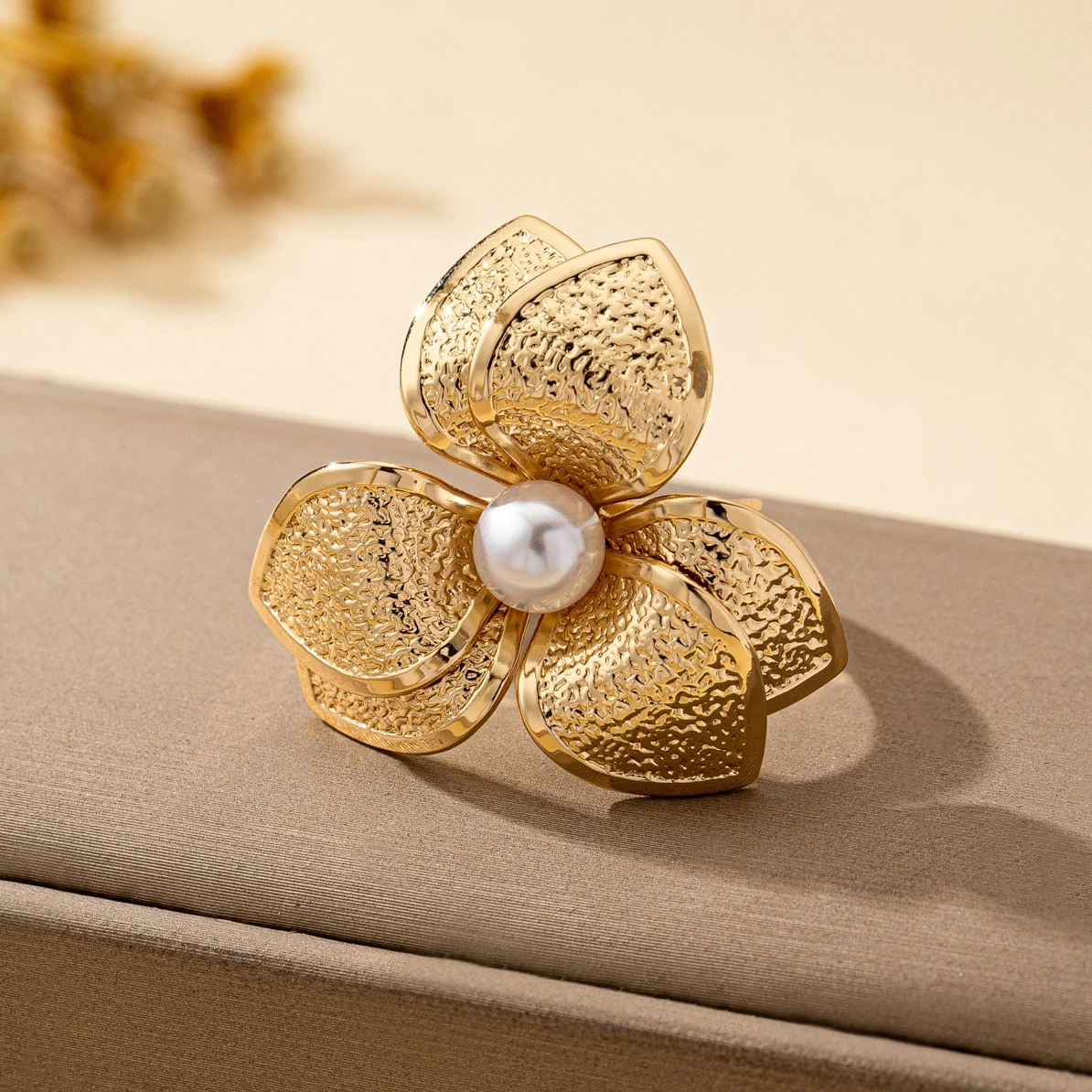 A Women's Open Ring with Flowers in Various Colors to Choose From, a Colorful and Fashionable Open Ring Suitable for Everyday and Vacation Wear