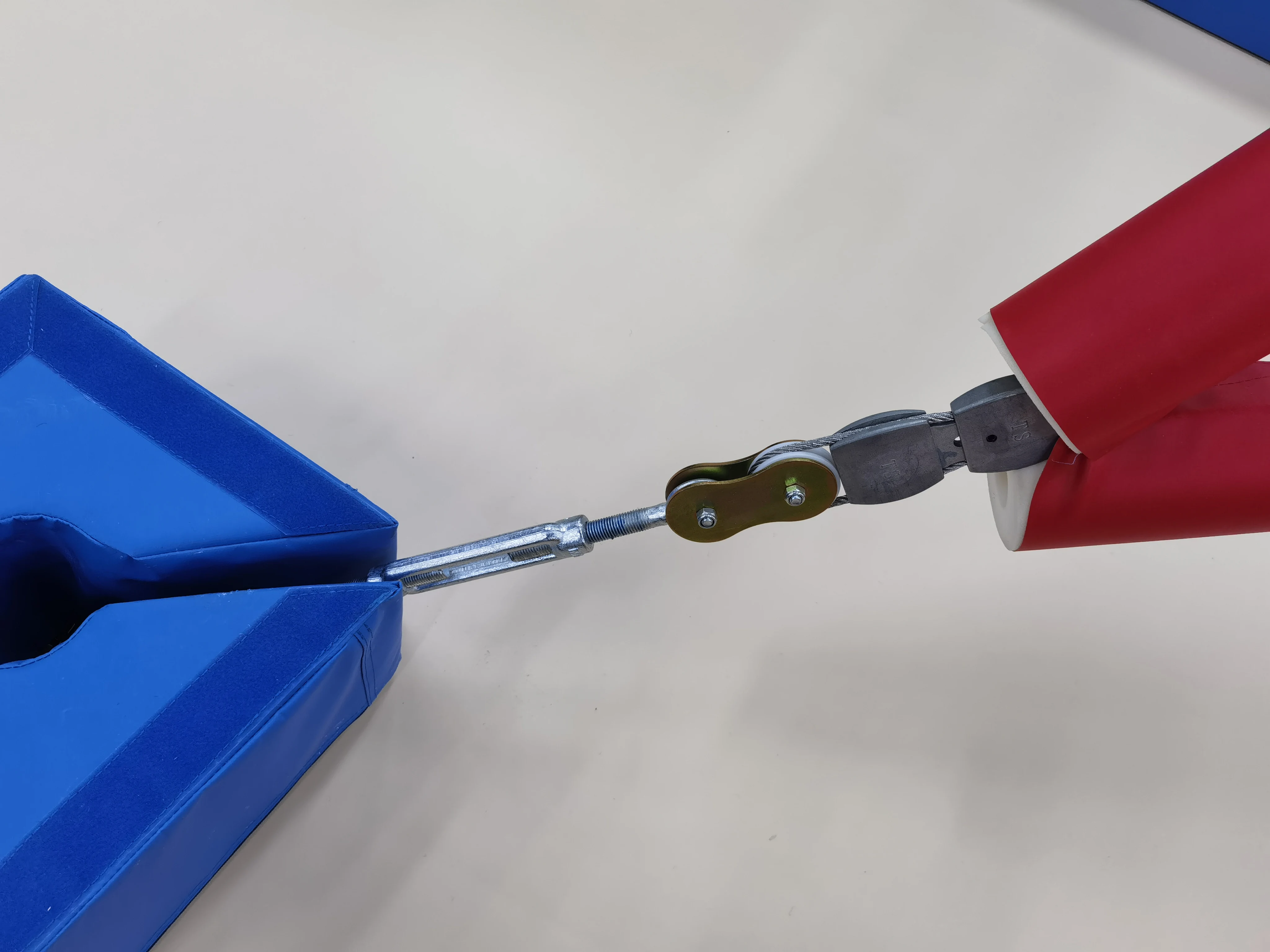 Высококачественное гимнастическое оборудование, индивидуальные цветные сертифицированные FIG неравномерные параллельные брусья для тренировок или соревнований