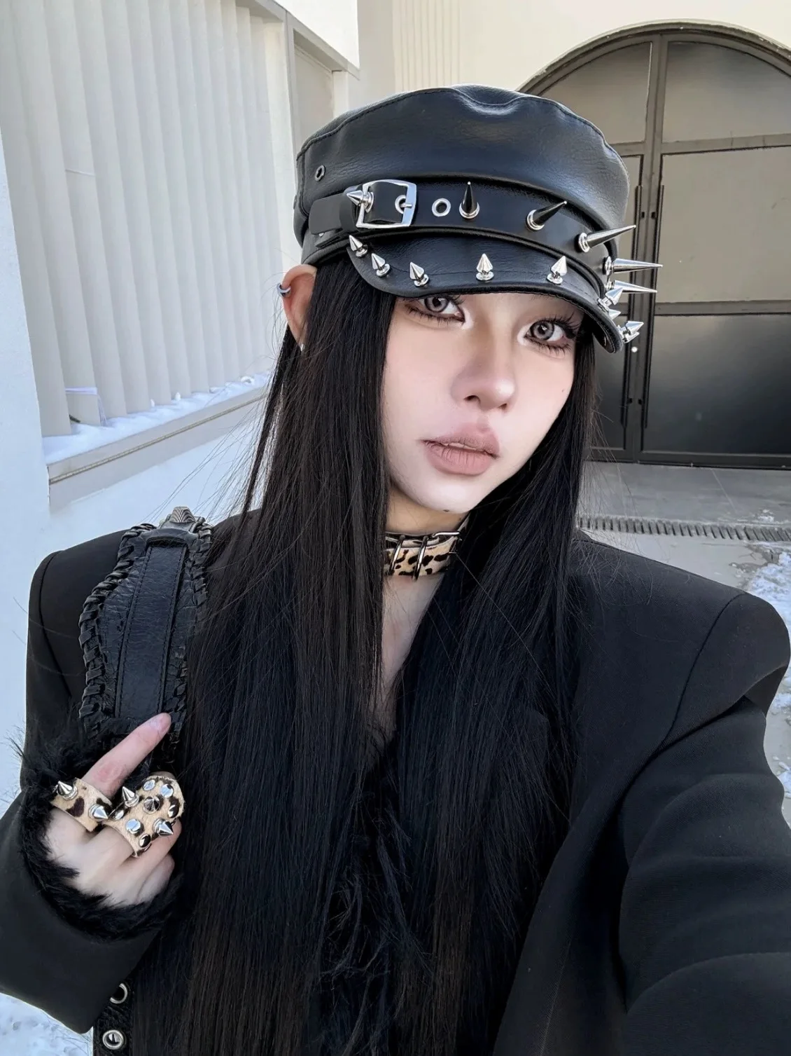 Nova moda feminina boina preto couro do plutônio plana chapéu militar acessórios femininos desfile de moda