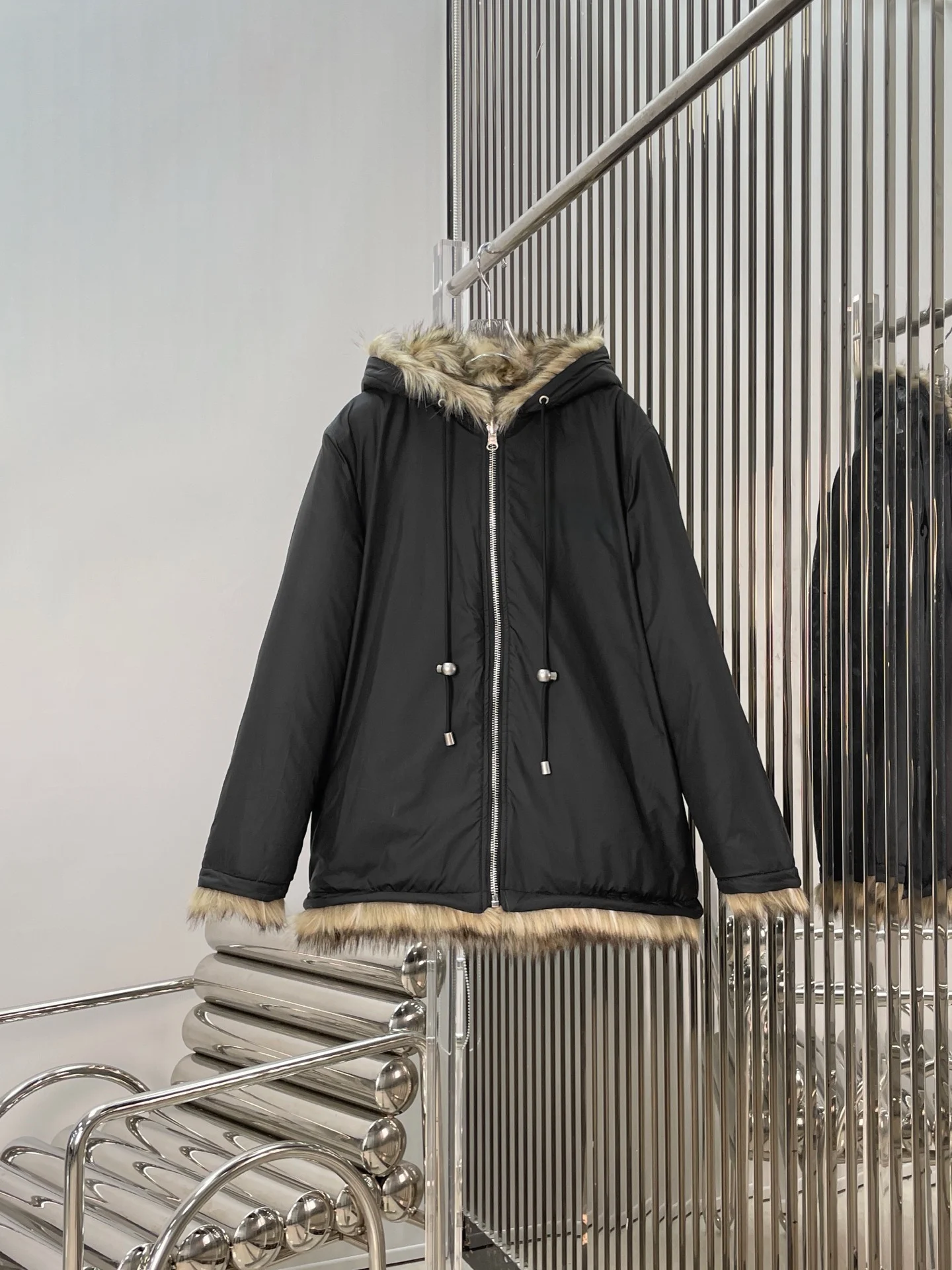 

Double-Sided Wearable Hooded Zipper Fur Jacket Women's Fashionable All-Match Elegance Integrated Leather And Fur Coat