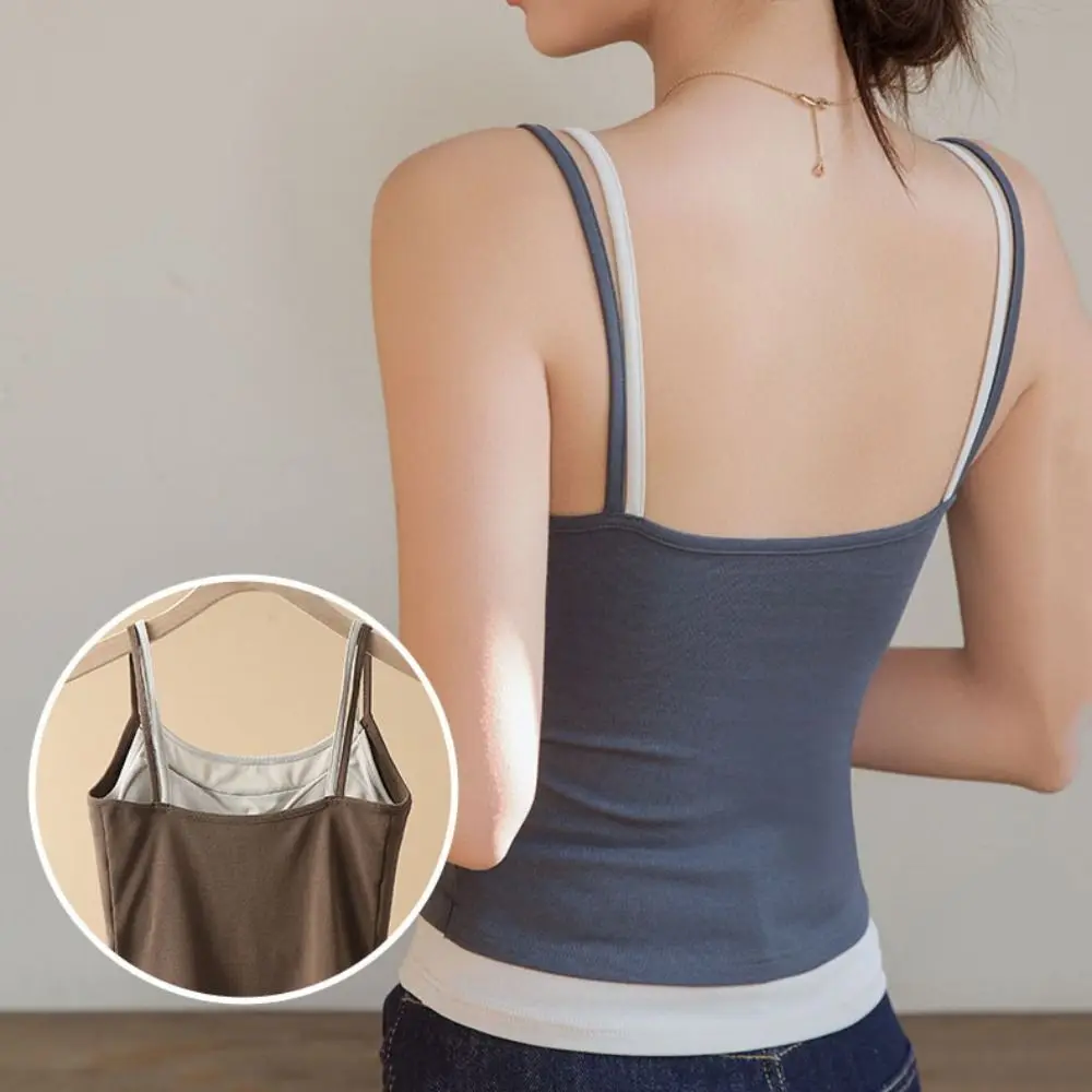 เสื้อครอปแขนกุดทรงเข้ารูปสไตล์เกาหลีแบบสองชิ้นปลอม แต่งผ้าปะติด พร้อมฟองน้ำในตัว เหมาะสำหรับใส่เป็นเสื้อชั้นในหรือเสื้อคลุมช่วงฤดูร้อน