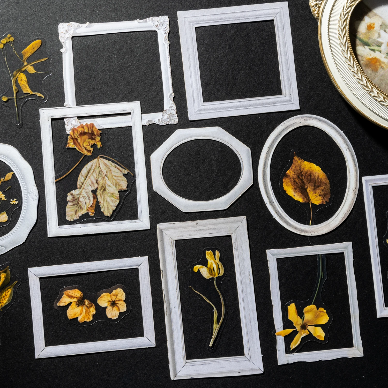 

Photo Frame Aesthetics Series Vintage Flower Hollow Border Landscape Sticker Creative DIY Journal Material Collage Stationery