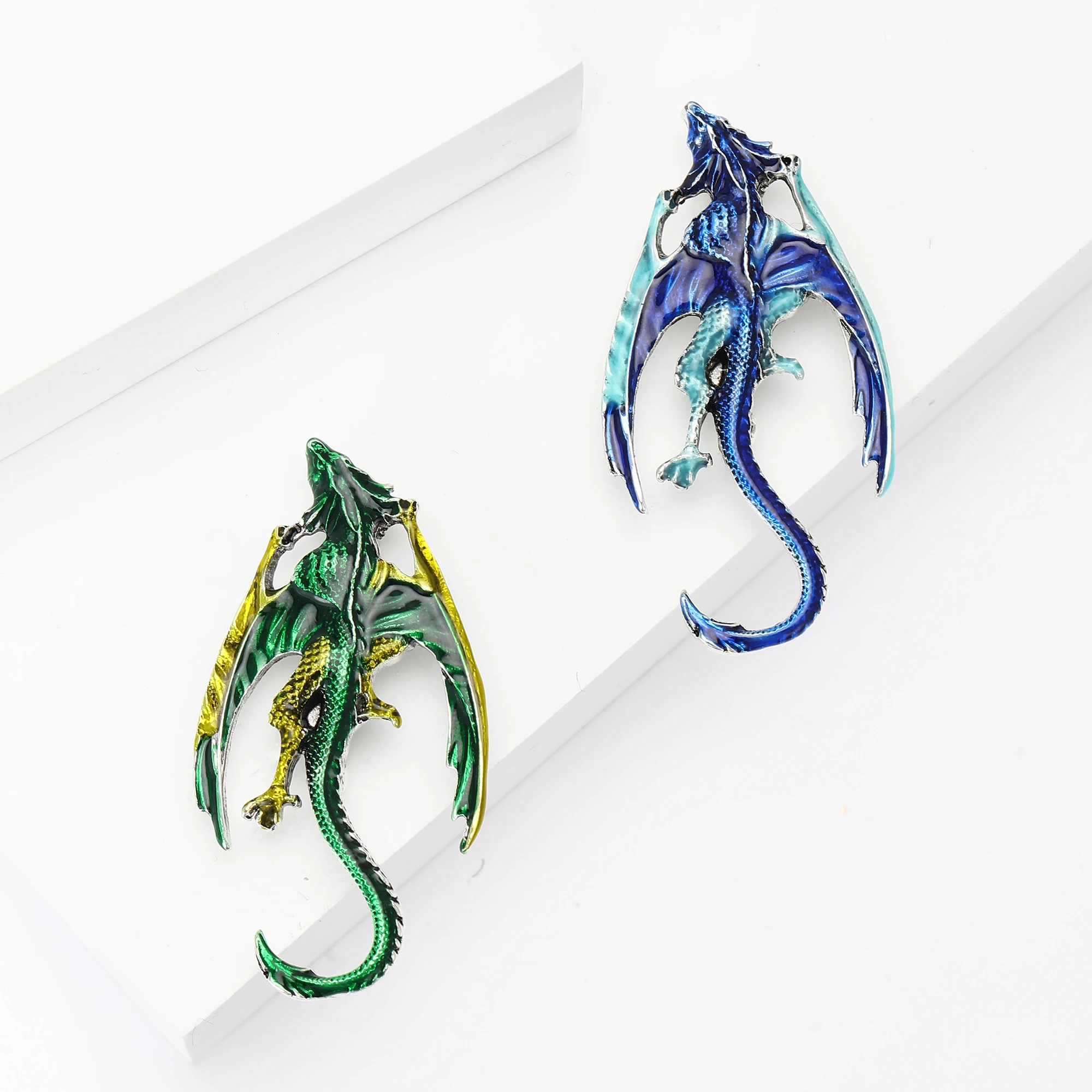 Trendy Enamel Small Flying Dragon Brooches for Women Unisex Animal Pins 2-color Available Casual Party Accessories Gifts