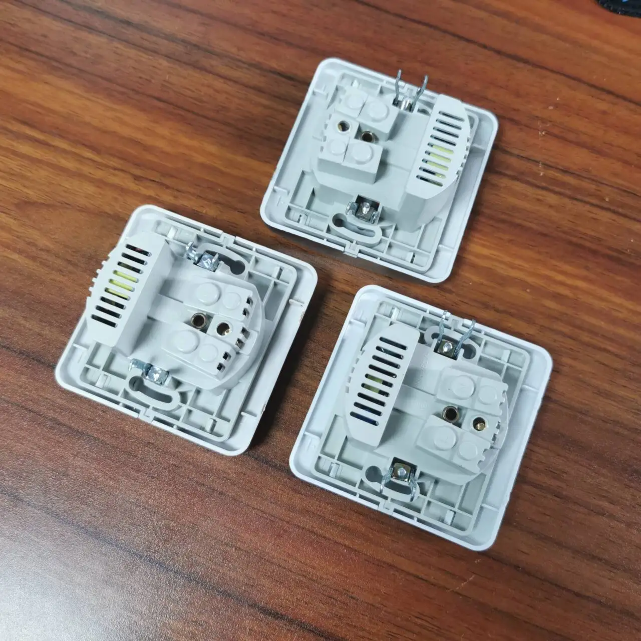 1 Pcs 16A MAX 250V 3600W Conversion Socket Wall Socket European Socket Power Supplies AC / DC Adapters Conversion Socket