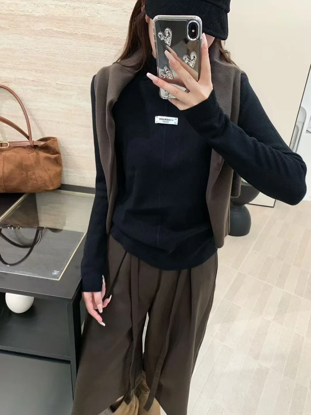 

Slim Fit Semi High Neck Labeled Long Sleeved Knitted Base Shirt for Autumn and Winter, Fashionable Top for Women