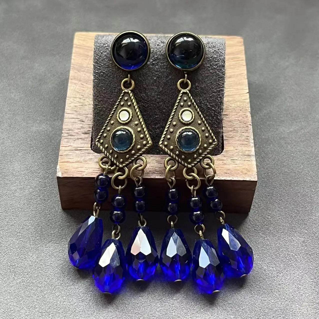Handmade light luxury retro fringed earrings temperament fashion high sense earrings hollow niche medieval ethnic style earrings