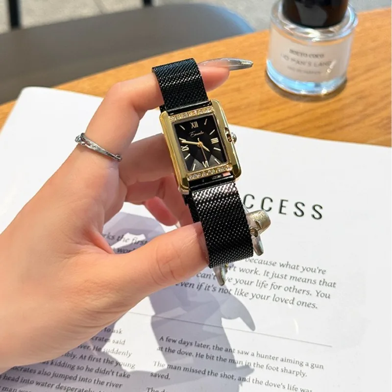 New diamond pattern fashion girls watch simple temperament light luxury versatile quartz watch birthday gift