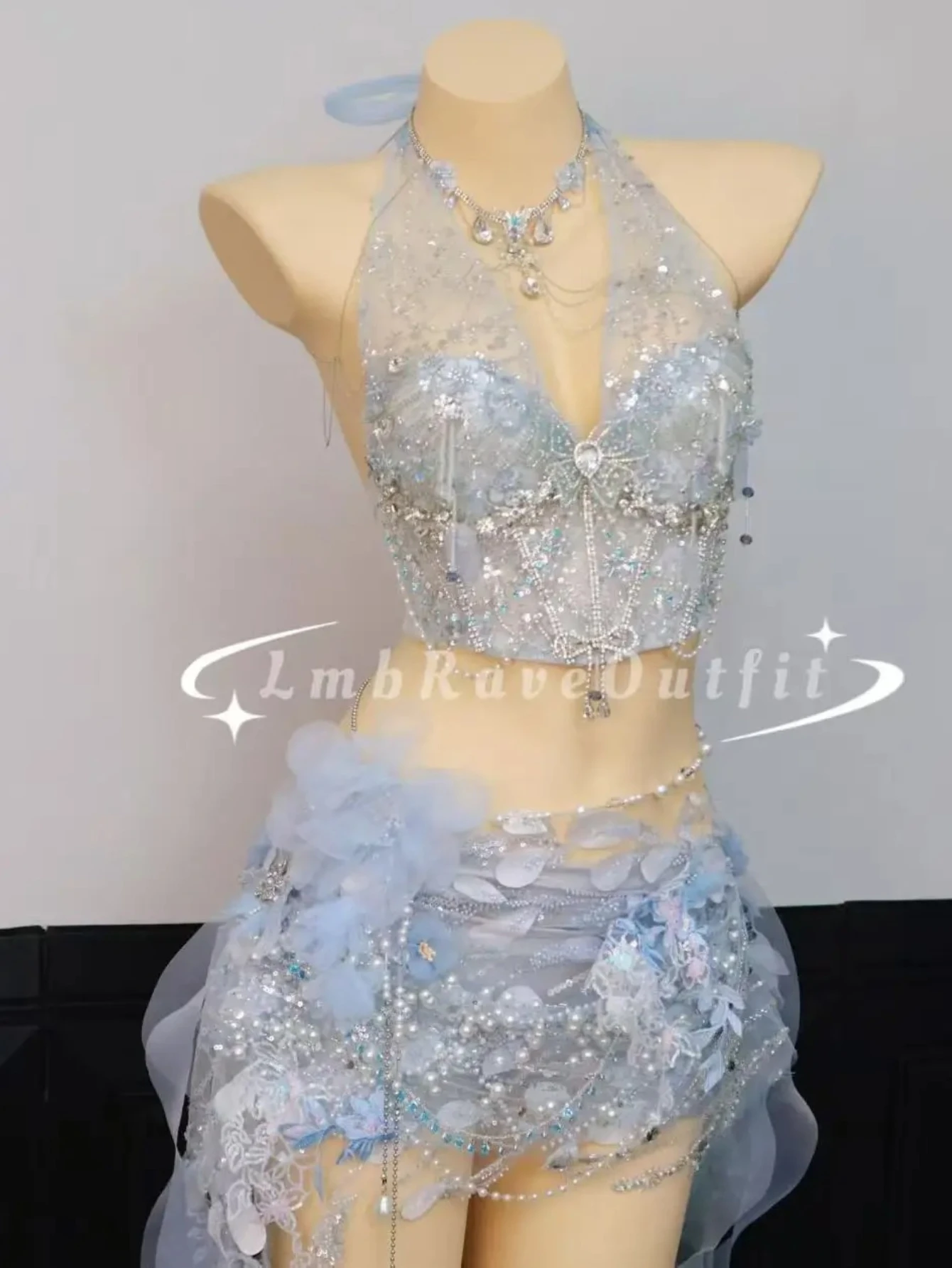 costume-de-luxe-en-dentelle-florale-orne-de-diamants-etincelants-et-de-perles-pour-femme-ideal-pour-chanteuse-moderne-scene-fete-festival-bar-bal-de-promo-anniversaire