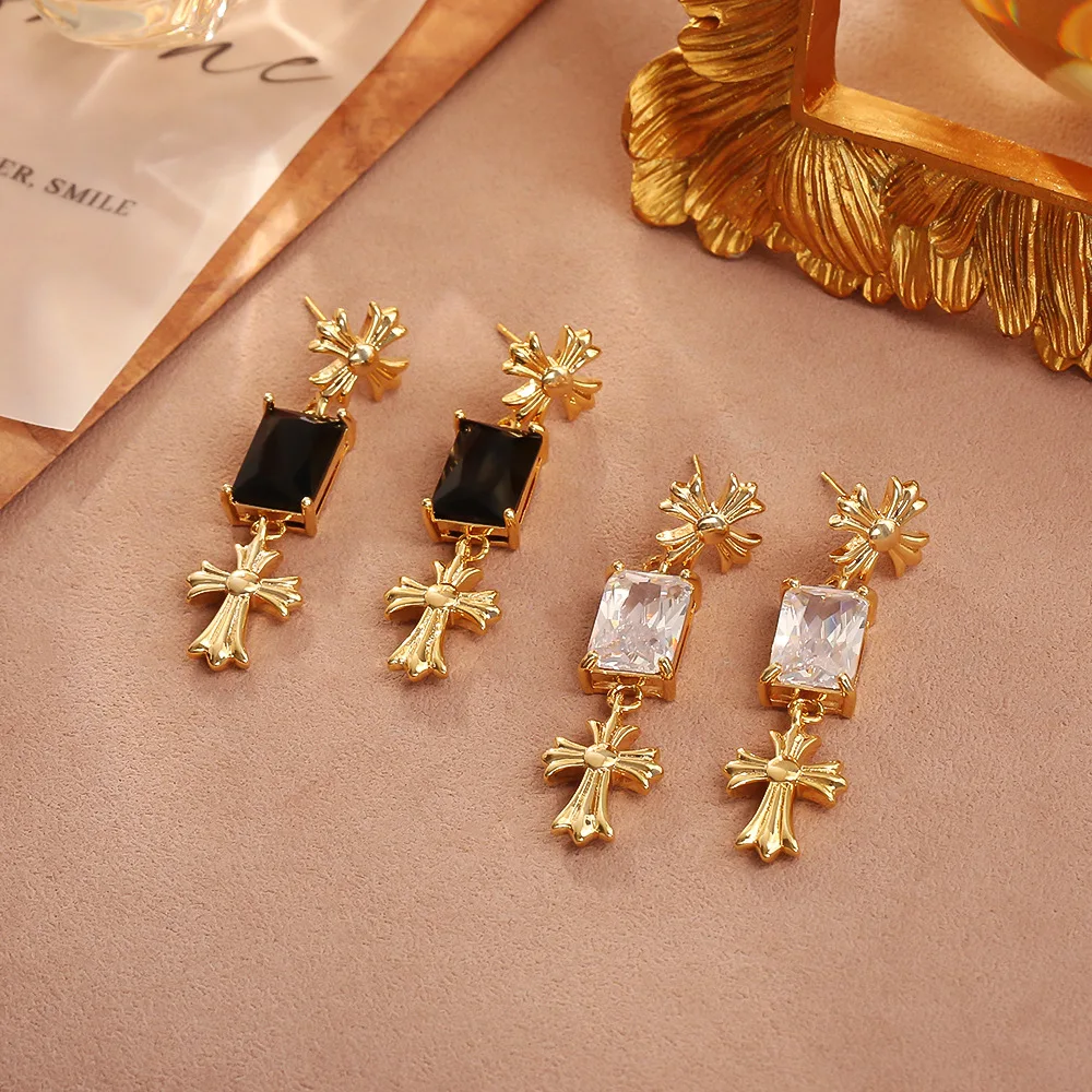 

Fashionable and exquisite personalized cross earrings, retro cold style earrings, niche light luxury design commuter earrings