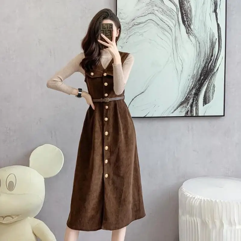 Hepburn Wind Lamp Core Fleece Two Piece Dress For Women's Autumn Winter 2024 New Retro Style Bottom Top Solid Color Dress Suit