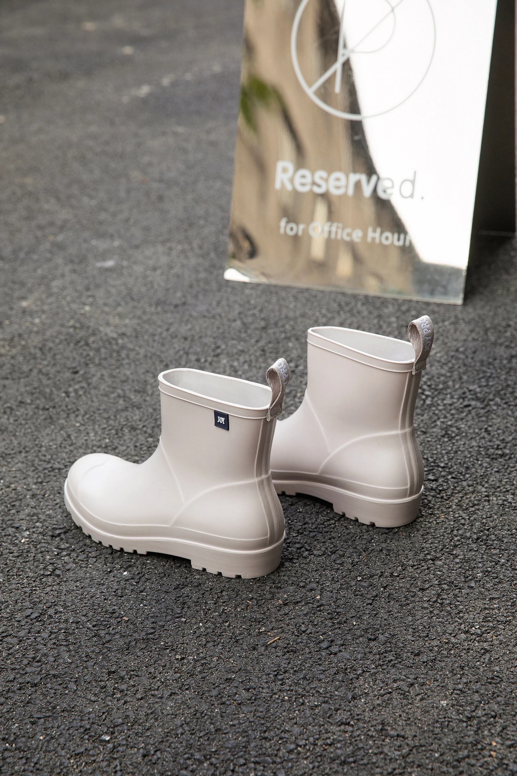 Regenstiefel für Damen, modische wasserdichte Regenstiefel, kurzer Schlauch mit dicken Sohlen, leichte und rutschfeste Arbeitswasserstiefel, Reiben