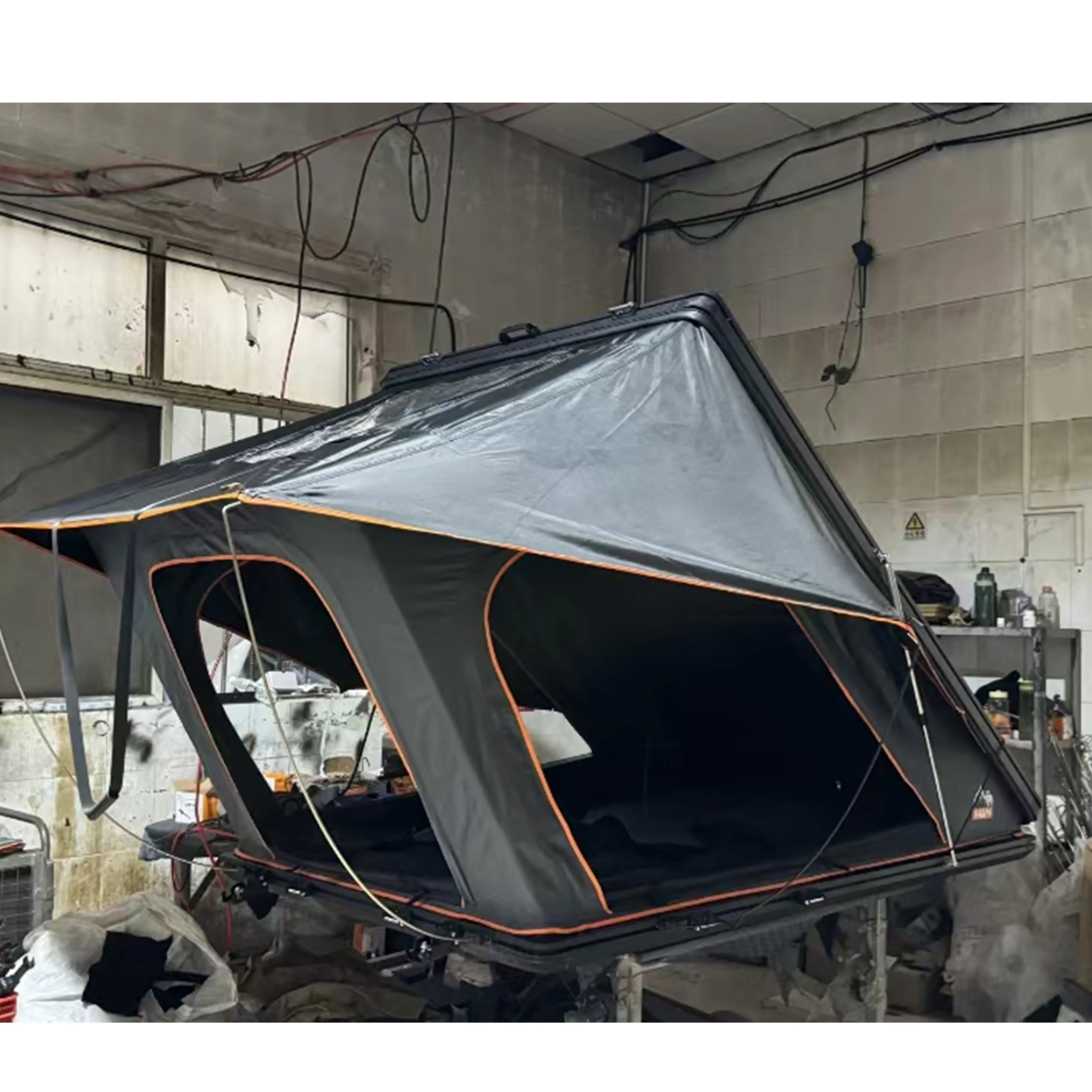 

2025 Новый открытый кемпинг, простая установка, алюминиевый твердый автомобильный прицеп, внедорожная палатка на крыше на 3-4 человека