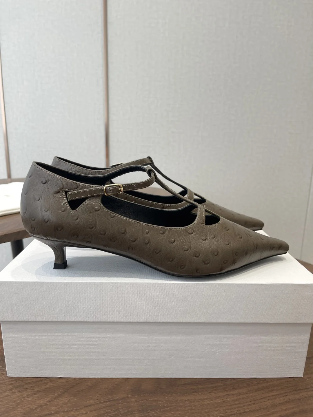 Picture 3: Women's Leather Pumps Kitten Heel T-strap Design Shoes