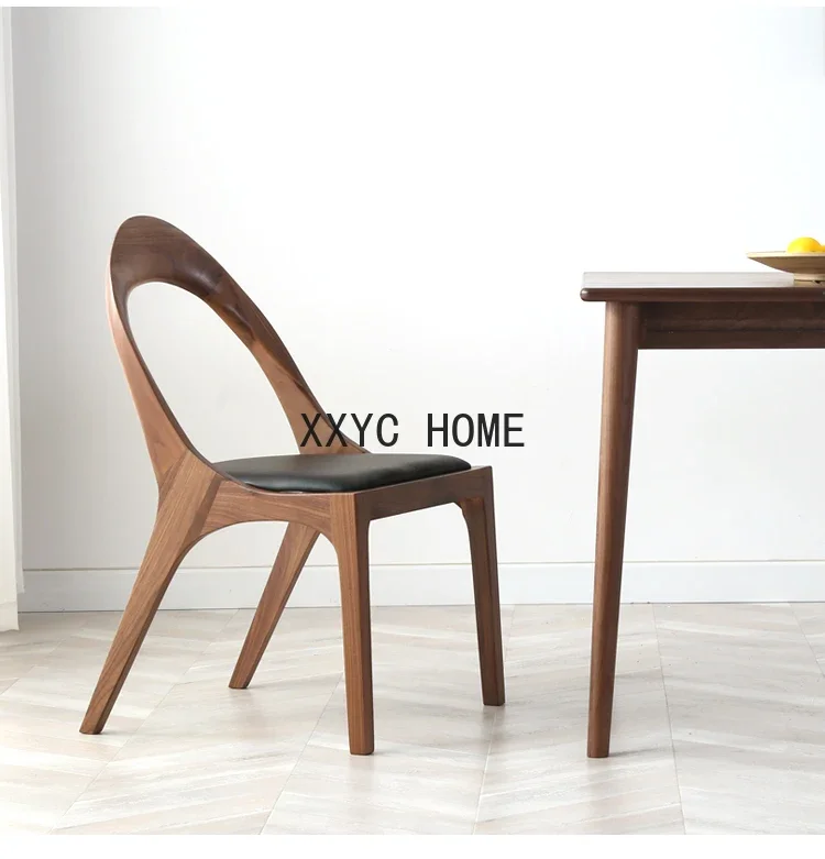 イタリア北欧クラシックホーム北米ブラックウォールナット無垢材ラウンドテーブルレストランダイニングテーブルと椅子セット