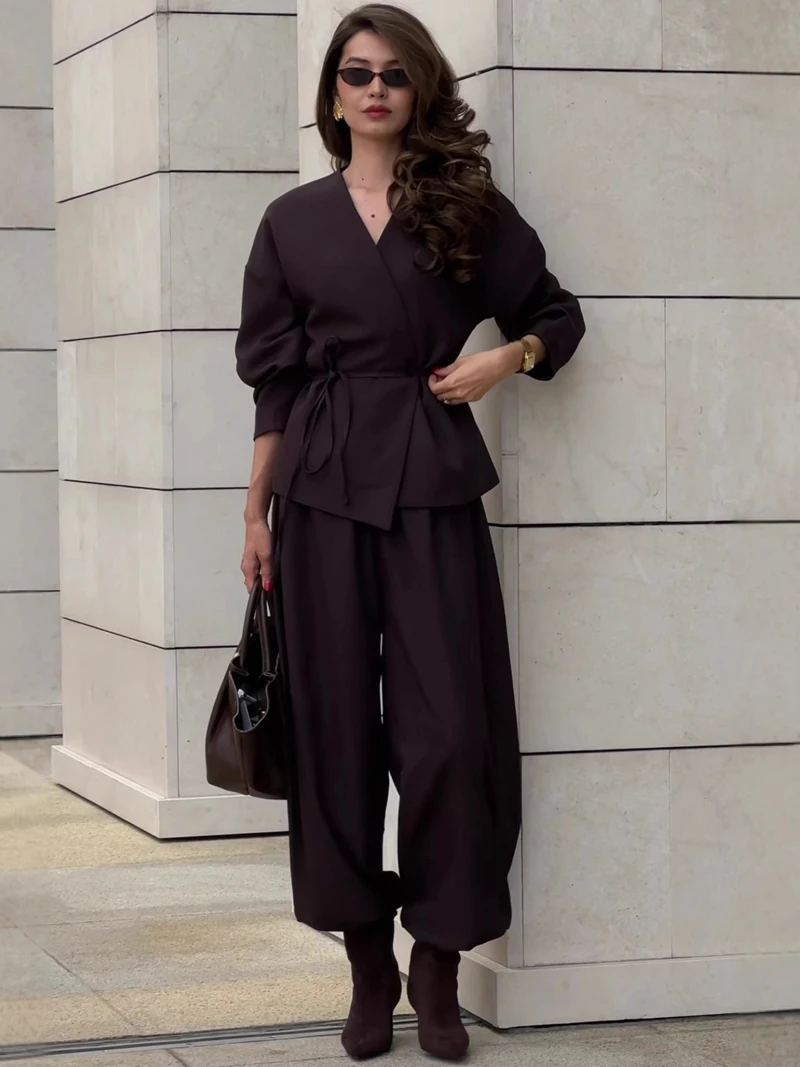 Neues Damenmode-Set aus zwei Teilen: Schnür-Cardigan mit langen Ärmeln und weit geschnittene Freizeithose, Damen-Pendler-Set, Street-Outfit.
