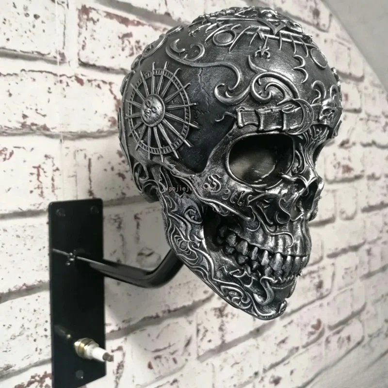 Crochet mural en résine rétro gothique en forme de crâne, support de rangement pour casque de moto, statue de squelette, accessoire de décoration pour la maison et le bar