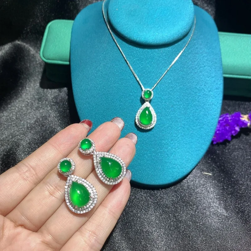 

Silver Plated Inlaid High Quality Jadeite Green Chalcedony Drop Pendant White Agate Versatile Jade Necklace