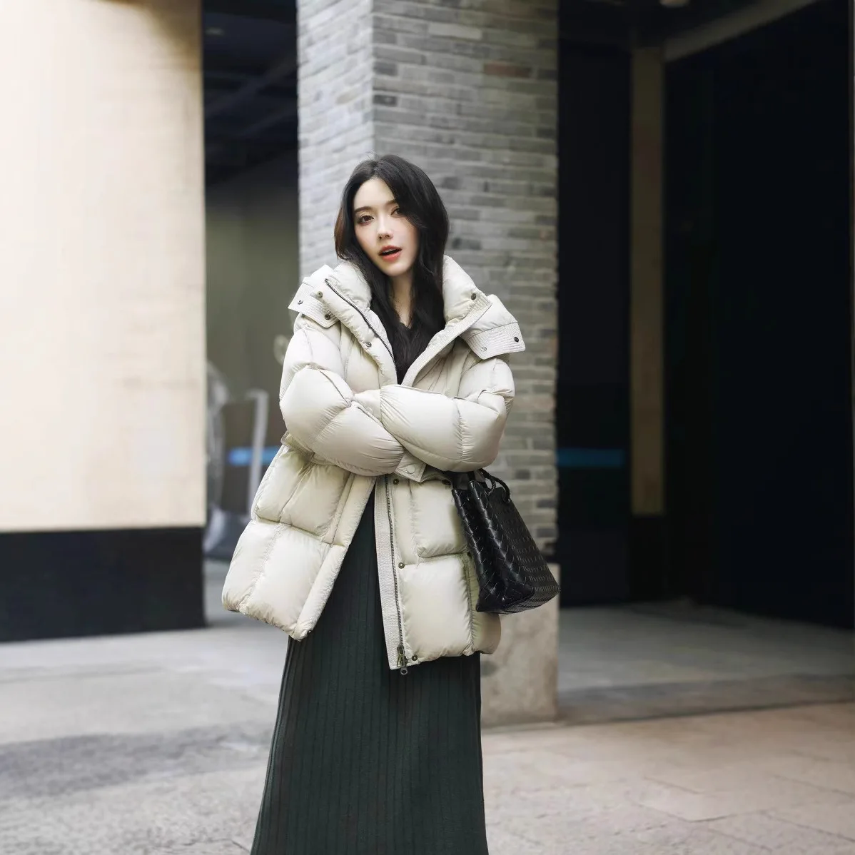 Chaqueta con capucha y cuello levantado en la sección larga para mujer, chaqueta cálida gruesa de plumón de pato blanco, nueva moda de invierno