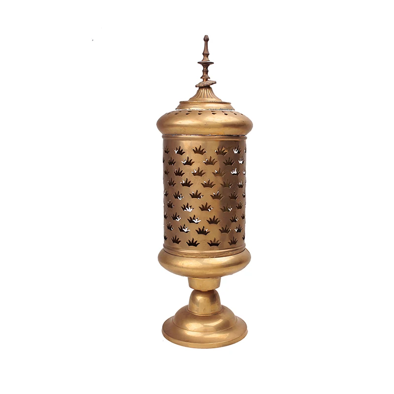

Латунный подсвечник в европейском стиле ретро с полой резьбой, романтическое украшение для домашнего рабочего стола, свеча-фонарь