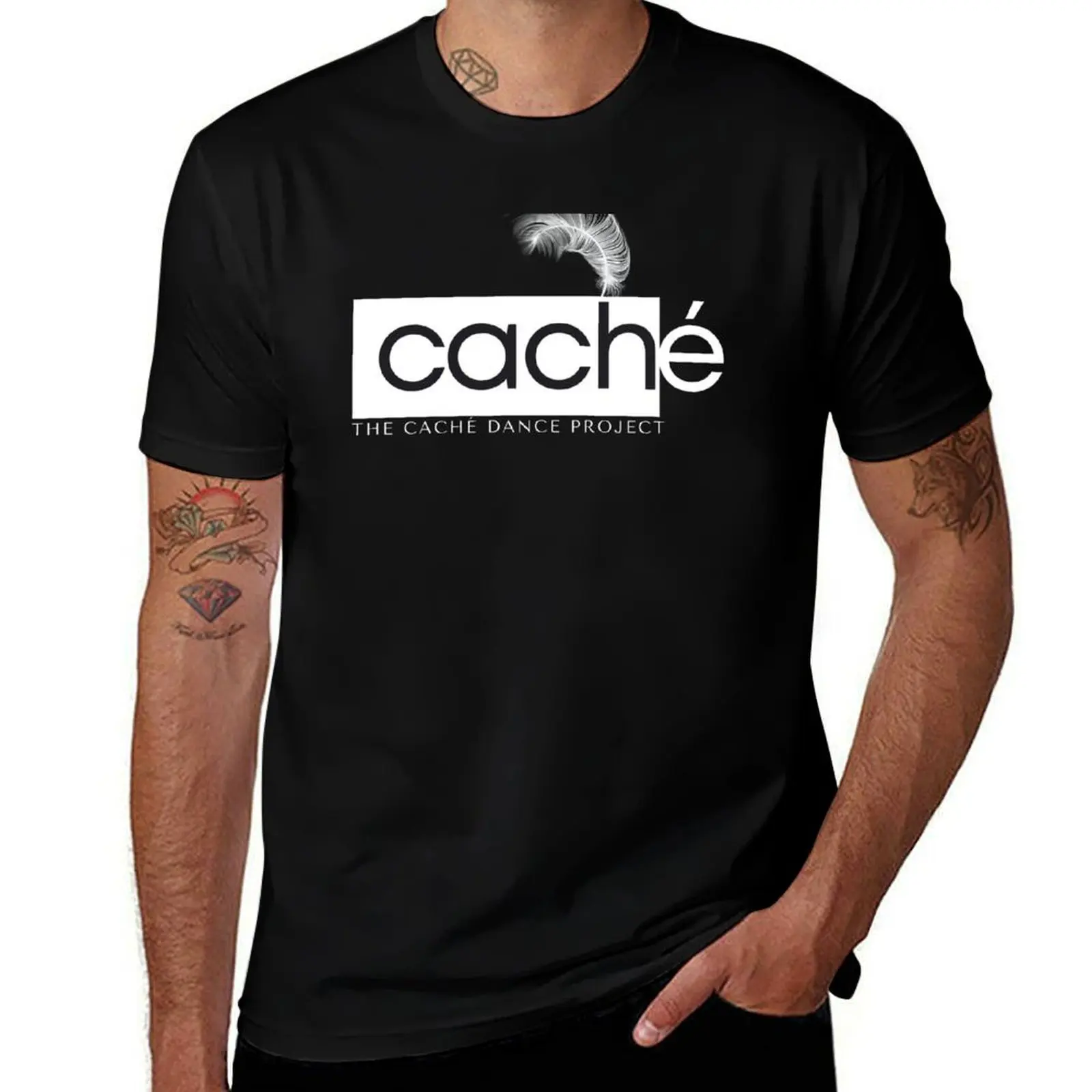Camiseta con logo Caché y plumas blancas, camiseta informal holgada para uso diario