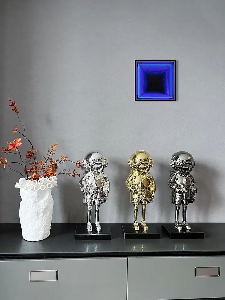 

Nordic Home Decor Astronaut Statue Luxury LivingRoom Decoration Figure Resin Art Sculpture Room Decor Home Accessories Figurine