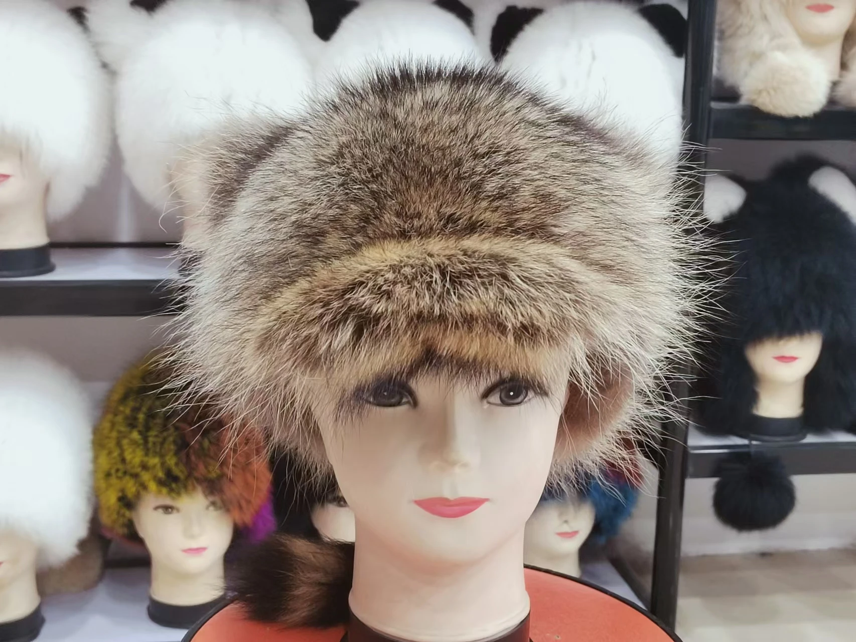 Winter popular raccoon fur hat American hat fur genuine fur Lei Feng hat for women winter genuine leather warm ear protection