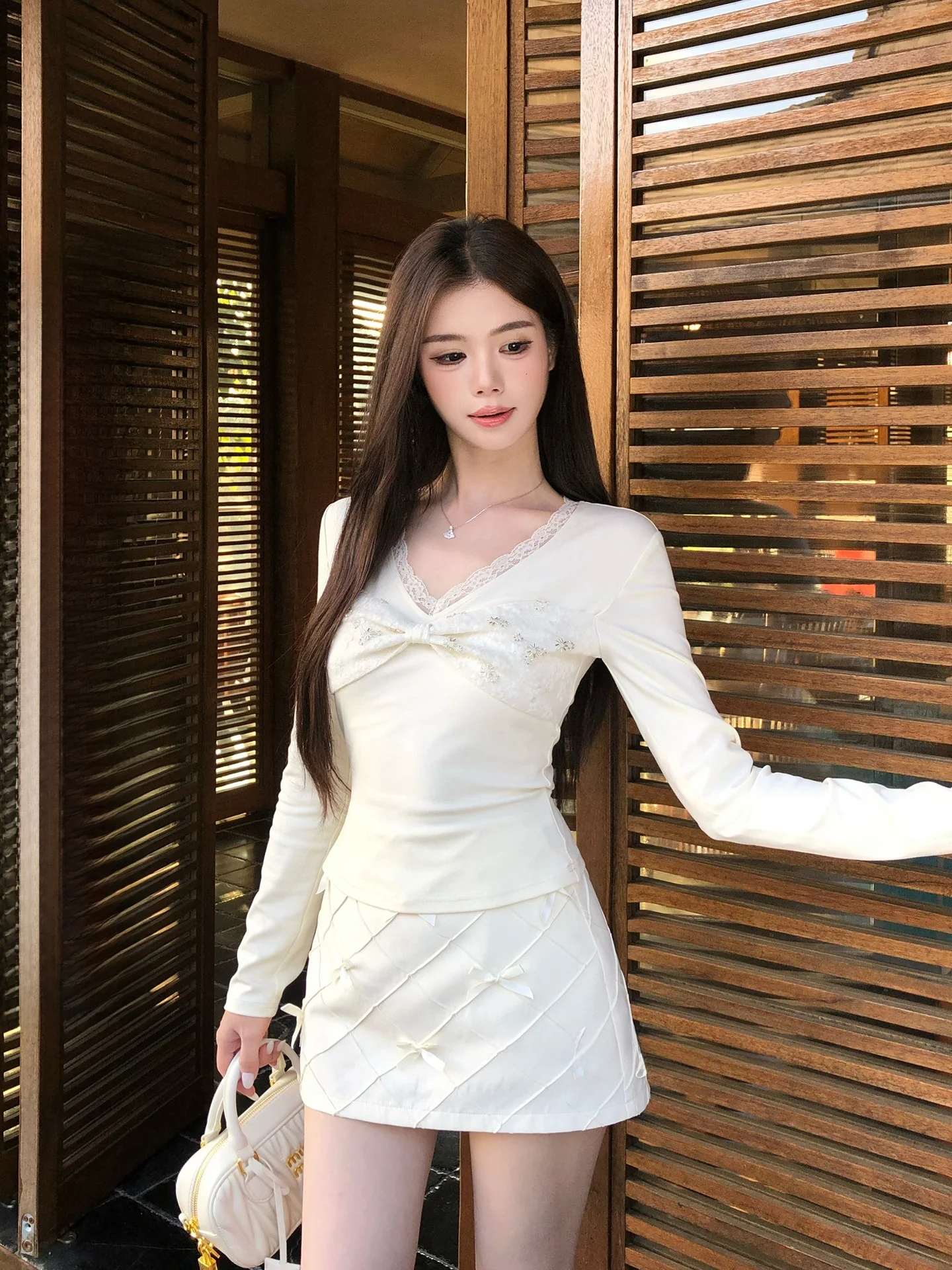 

Женский топ Wahju с кружевной отделкой и V-образным вырезом, утягивающий талию, для ранней весны, в комплекте с юбкой, повседневный, с высокой талией, облегающий фигуру