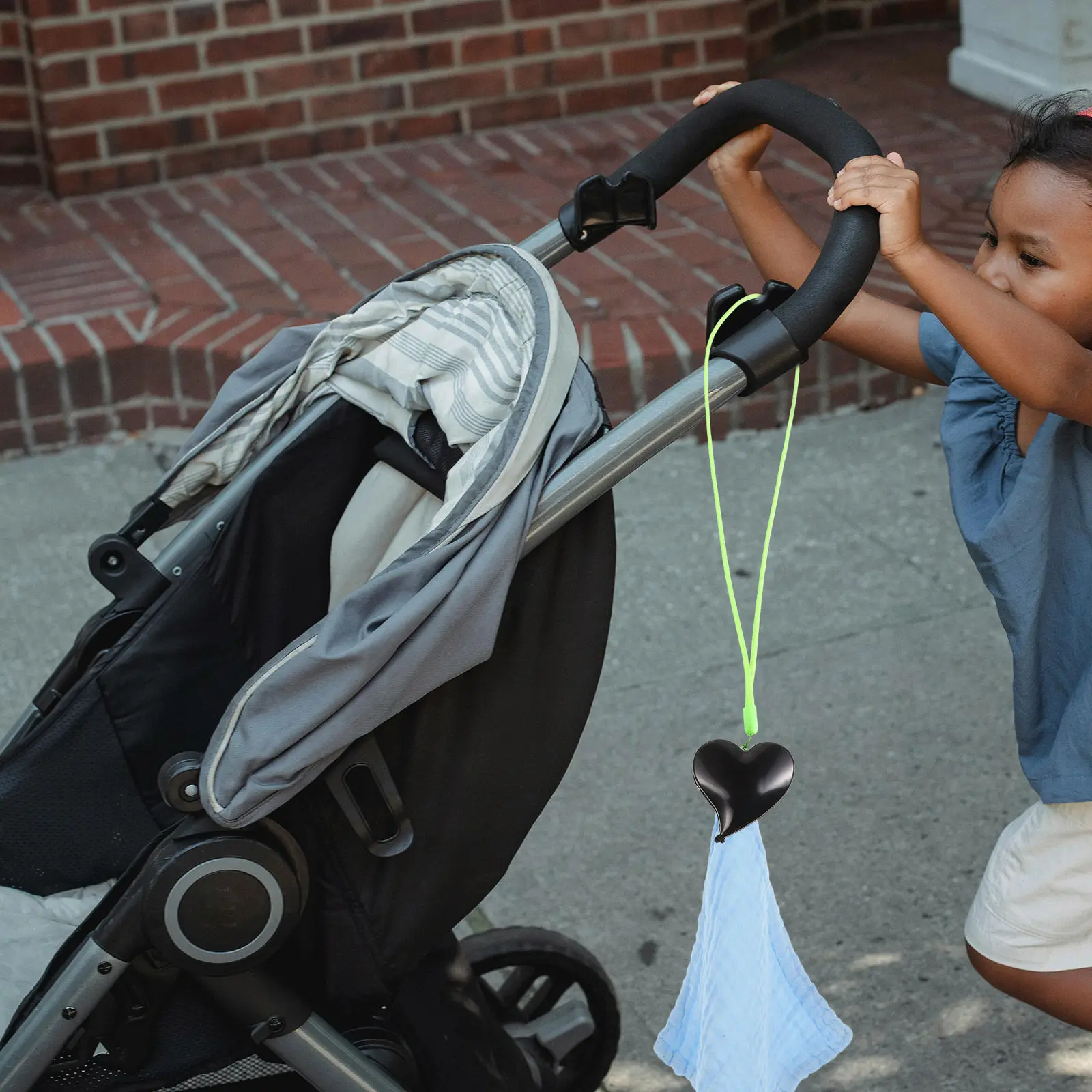 

1 пара зажимов для детских слюнявчиков на коляску, многофункциональный держатель-ремешок, длинный шнурок, зажим для слюнявчика, держатель для чехла на коляску, принадлежности для кормления