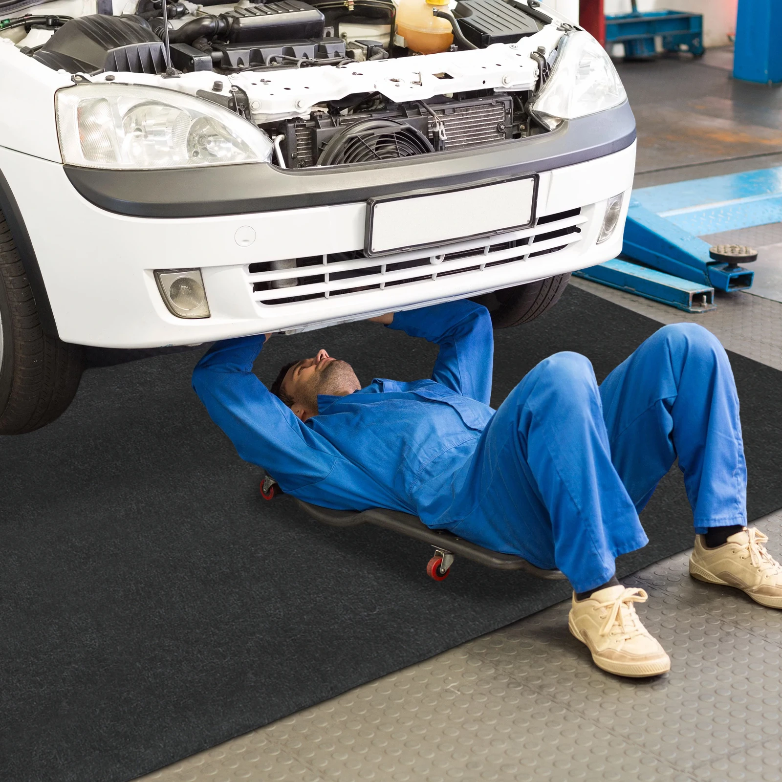 

Защитный коврик для пола для гаража — прочный (стойкий к истиранию/разрыву), без сборки (готовое использование), современный темно-серый, многофункциональное использование