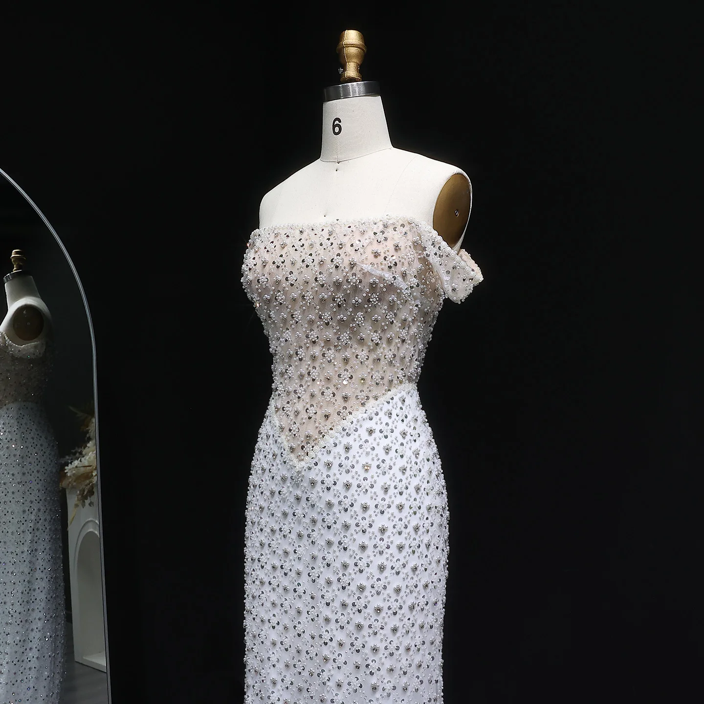 Sharon Said Arabisches Weißes Meerjungfrauen-Abendkleid, schulterfrei, mit Pailletten und Perlen verziert, Damen-Hochzeitskleid, SS610, maßgeschneidert. – Detail 7