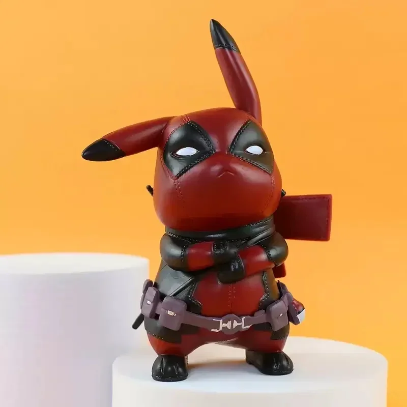 Nieuwe op voorraad Pikachu Cos Iron Man en Deadpool-serie Trendy beeldjes Modellen Decoratief ornament Speelgoed Collectible Gift
