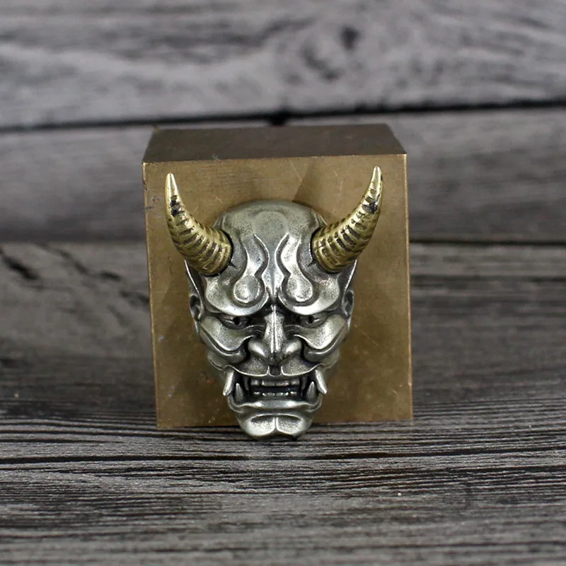 Materiał mosiężny Goth Devil Skull Head Conchos Screwback Rivets Evil Hannya Mask Leather Craft Bag Wallet Decoration Buckle