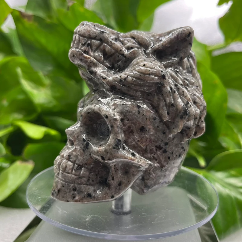 Yooperlite Crystal Wolf Head and Skull Arts UV Reactive Fluorescent Sodalite Flame Stone Sculpture Natural Syenite Rocks Statue