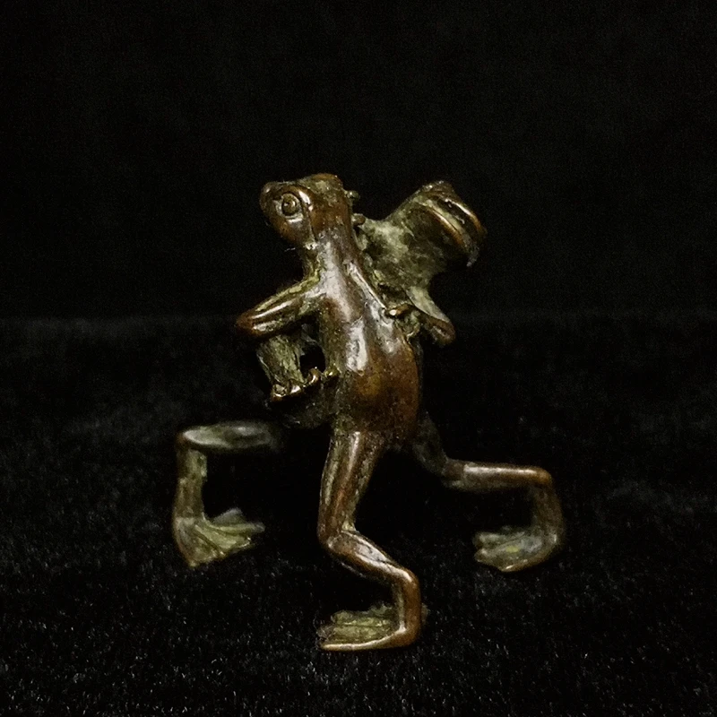 YIZHU CULTUER ART Collection Old China Bronze Carving Lovely Frog Statue Pendant Family Decoration Gift