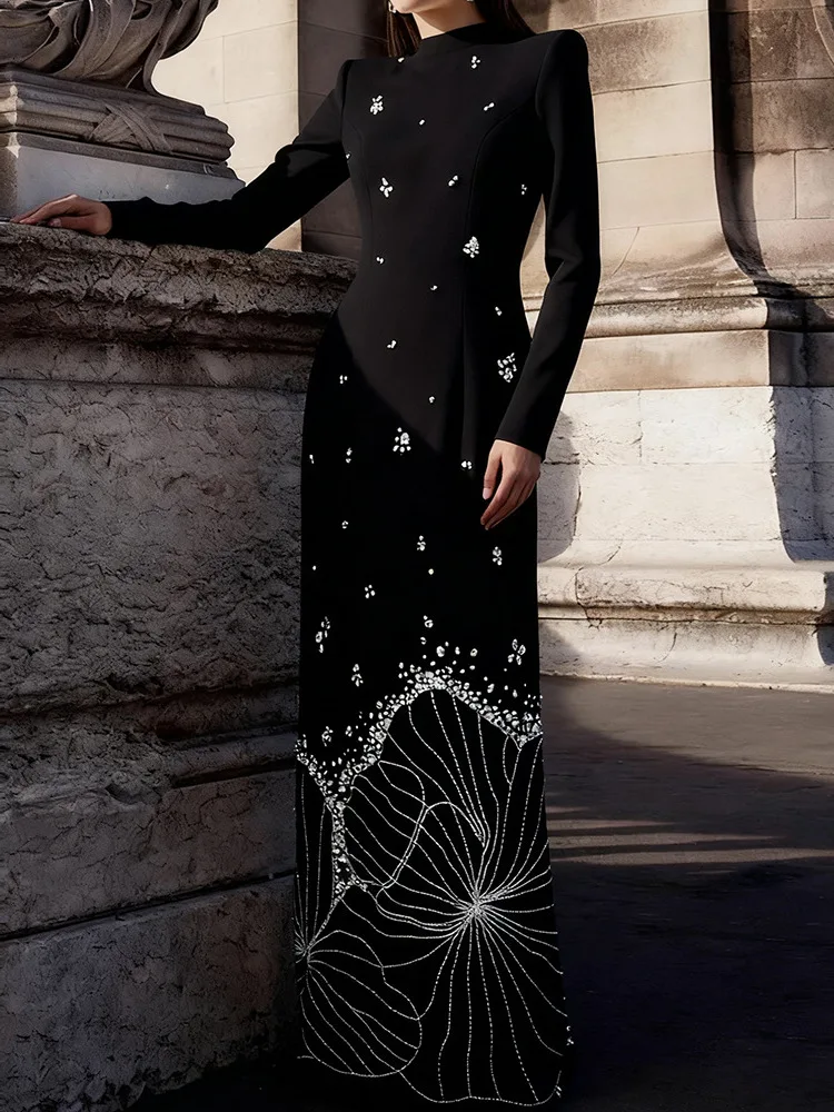 

Новинка Весна 2025: Вязаное хлопковое платье А-силуэта с вышивкой звездами, бриллиантами и тяжелой бисерной отделкой