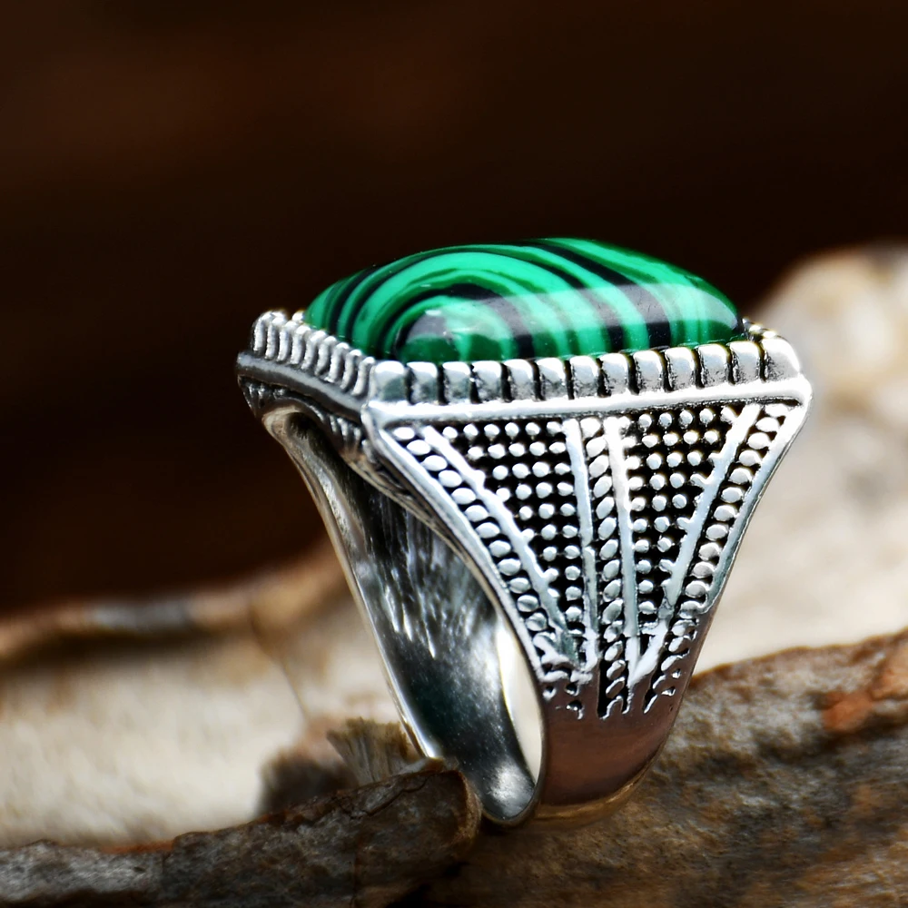 Yumfeel New Malachite Ring Men & Women Fashion Antique Silver Plated Setting Green Gemstone Retro Ring