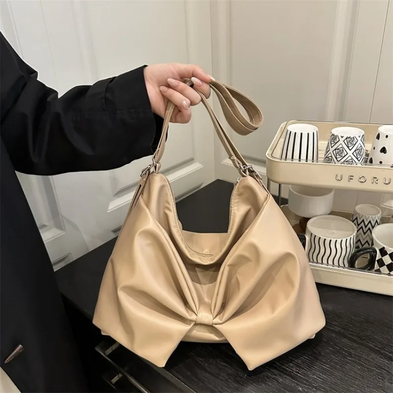 

Очаровательная новая модель на одно плечо для повседневного использования в 2025 году. Симпатичные изысканные простые сумки на плечо. Женская сумка подходит для летнего пикника.