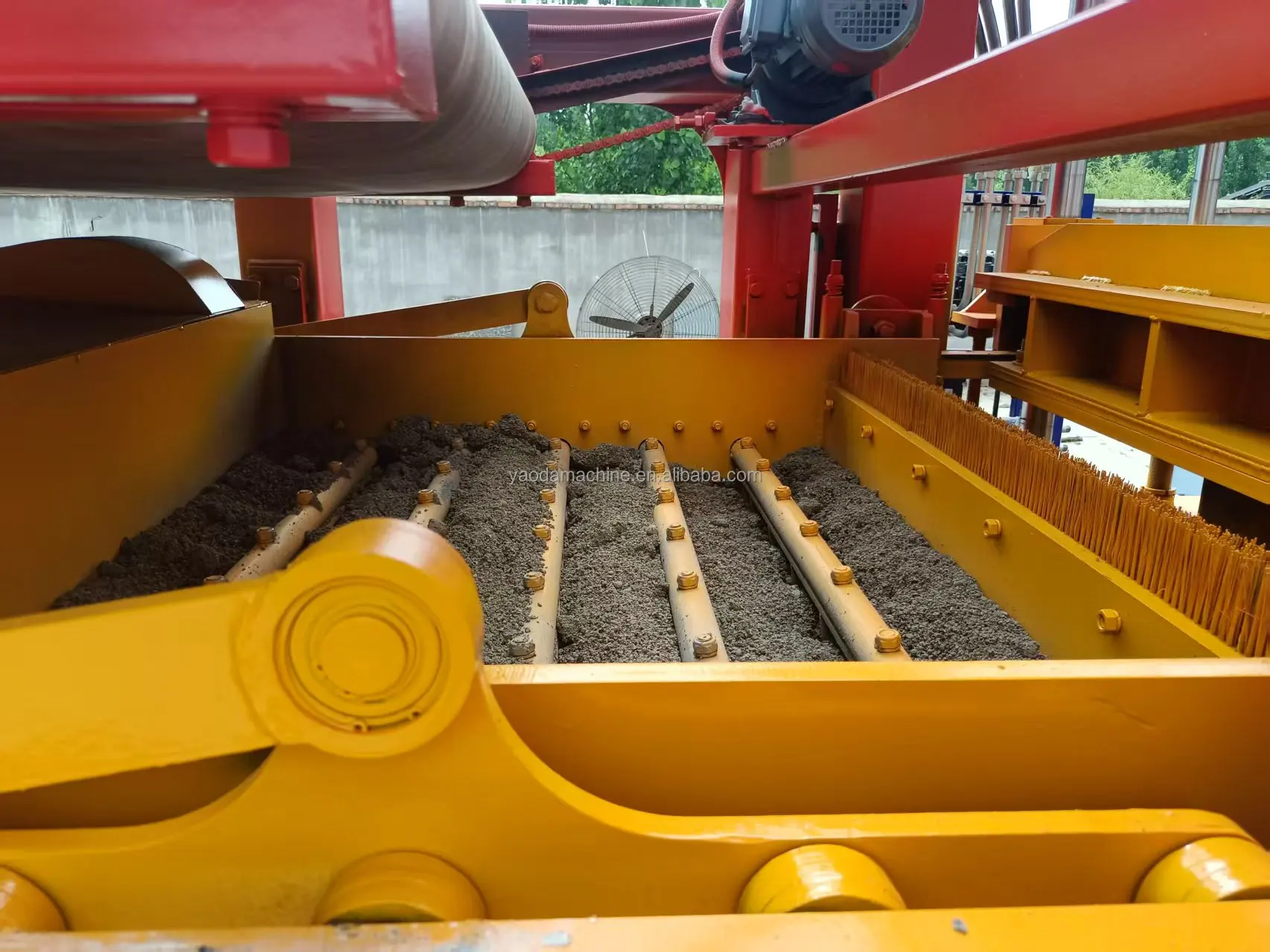 Chinese factory fully automatic custom high-efficiency manual concrete block automatic brick making machine