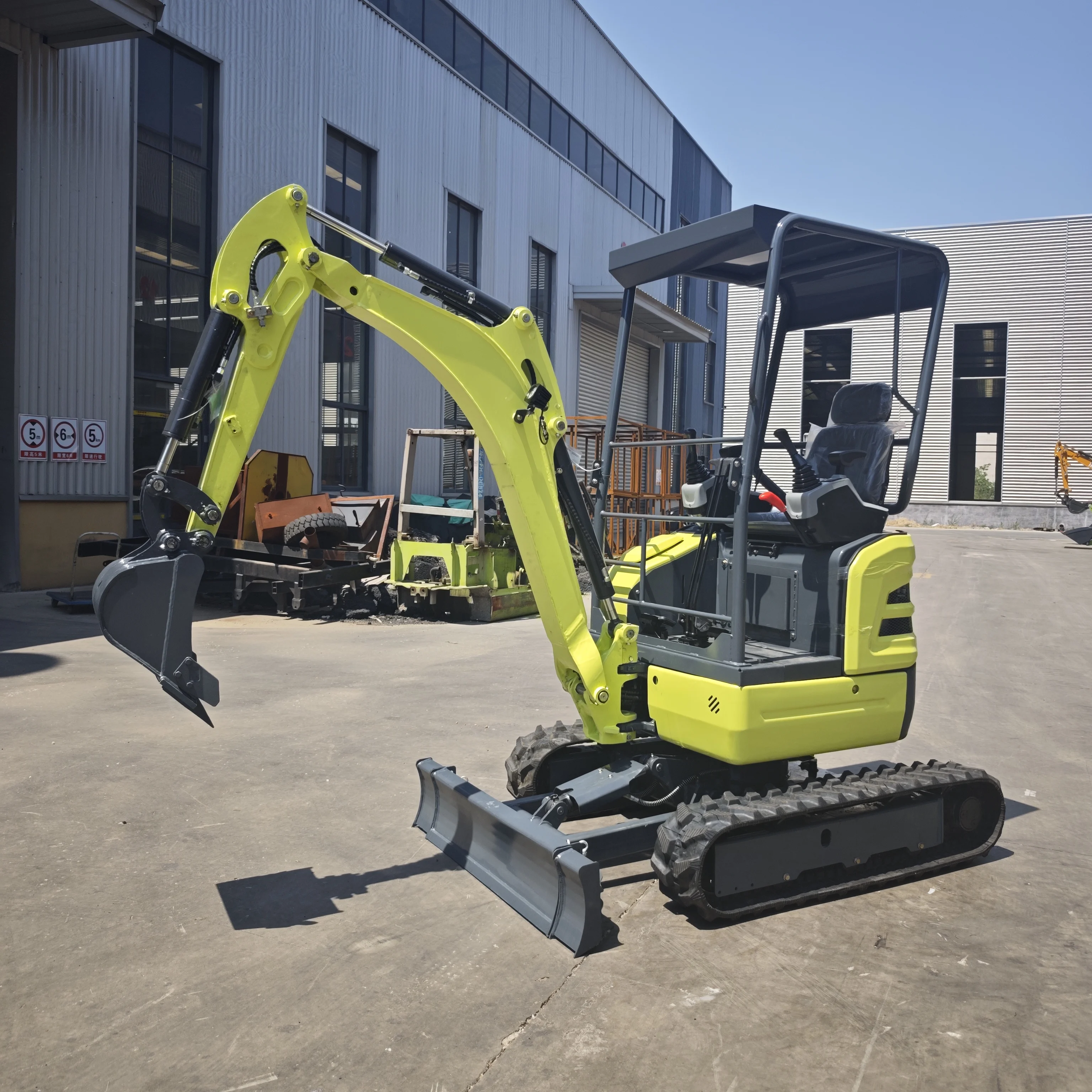 

Большой гусеничный экскаватор 1,8 тонны по индивидуальному заказу — сверхмощный генератор для четверти и крупных строительных проектов