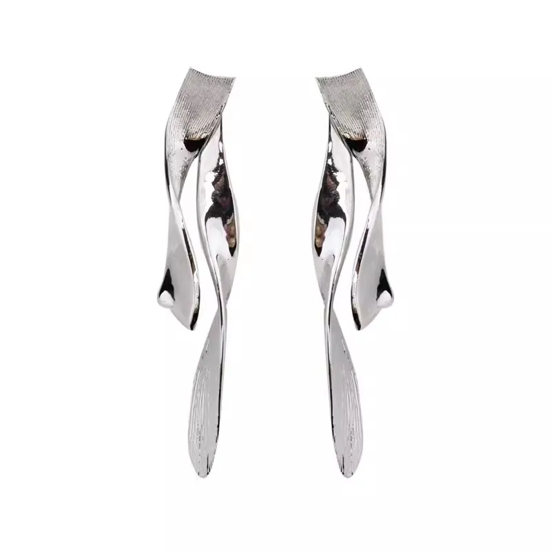 

Длинные уникальные серьги-ленты H-образной формы, легкие, роскошные, с высоким стилем и индивидуальностью, можно носить как раздельные, а также как массивные серьги-гвоздики.