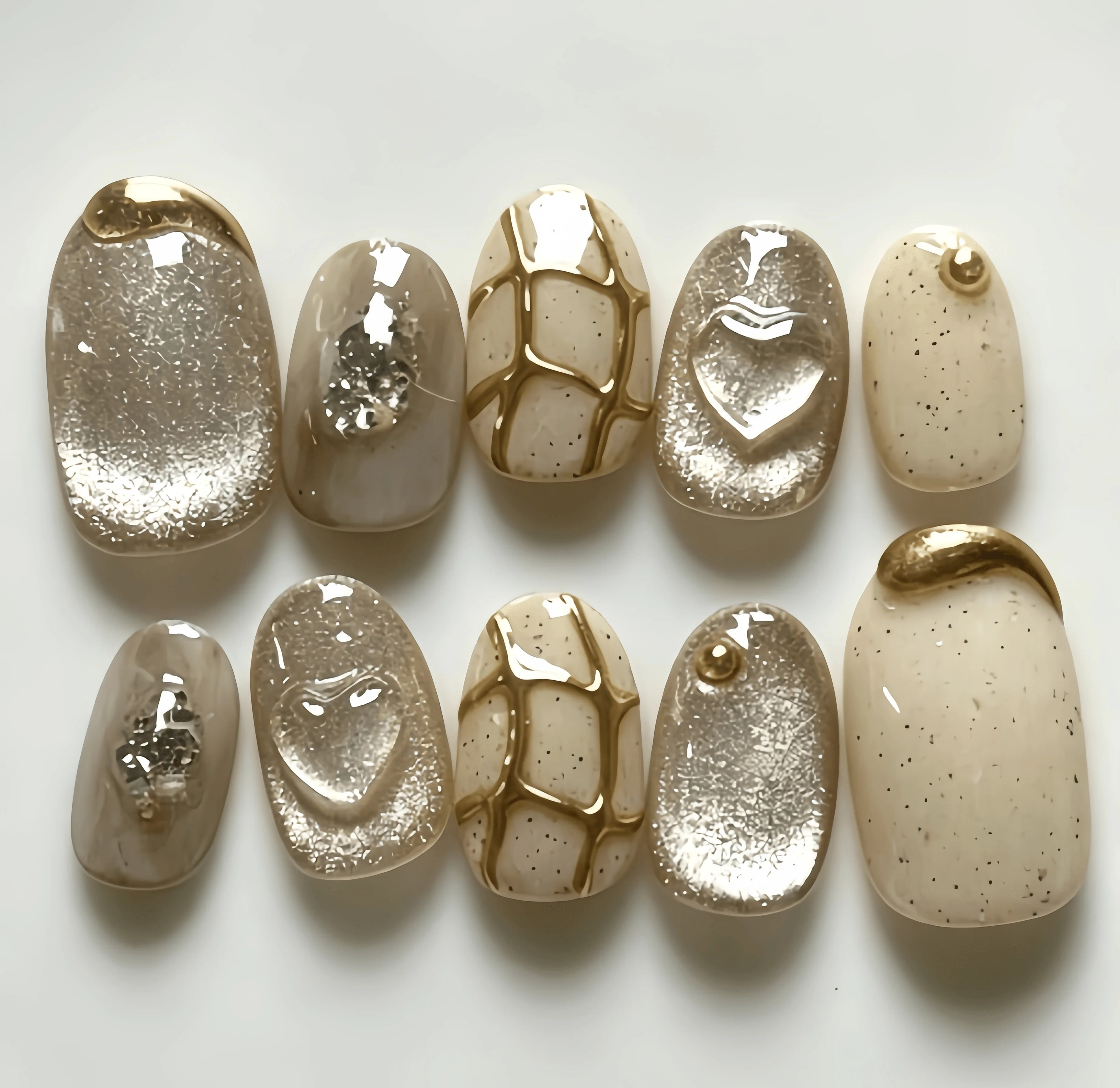 10 Pieces of Handmade Full-Cover Nail Tips, Medium-Short Length, Champagne Gold Metallic Grid, Light Luxury High-End Style, Suitable for Women and Girls, Ideal for Workplace Gatherings, Birthday Parties, and as a Gift, Comes with 1 Piece of Jelly Glue and 1 Nail File