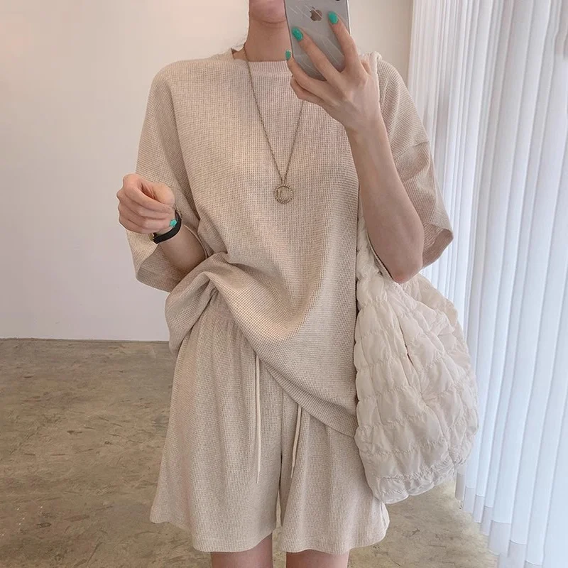 

Chic Summer Svel High Waist Slim Fit Casual round Ne T-irt And orts Set Women's Faion Cotton Blend Ensemble