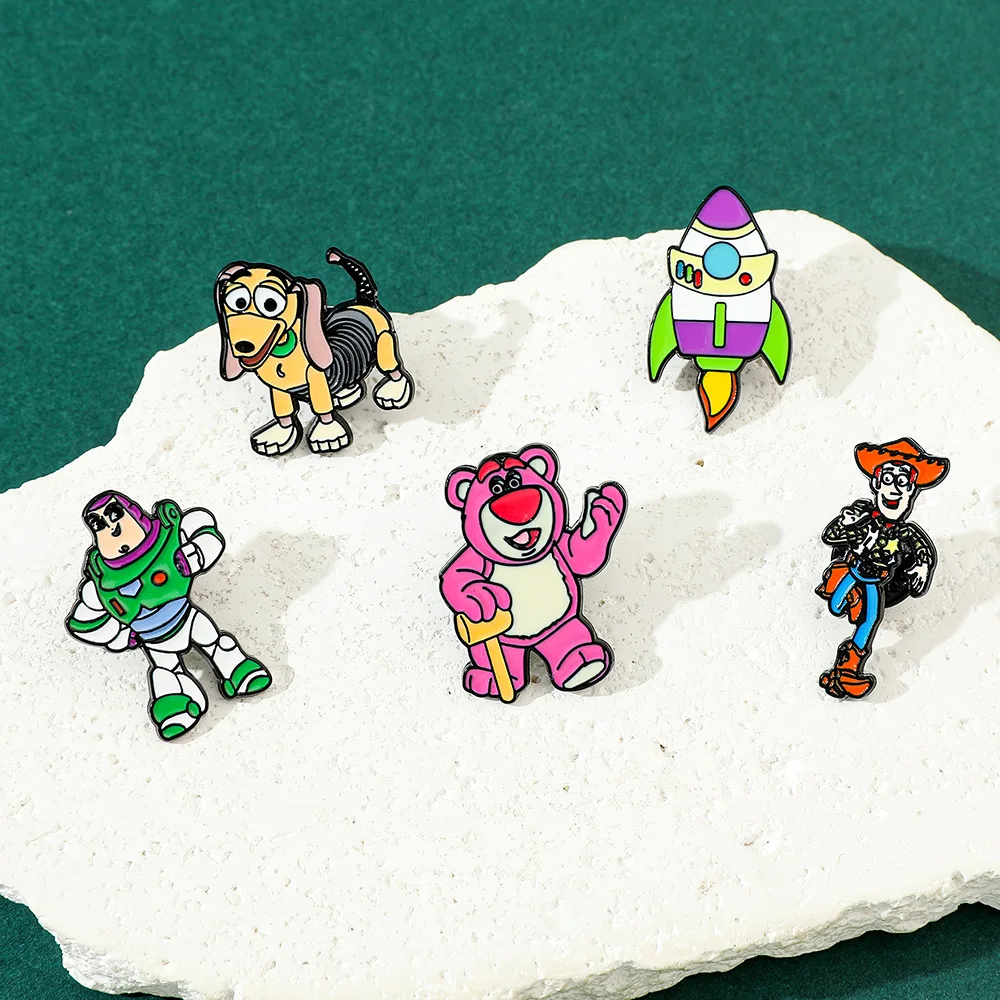 ديزني توي ستوري لوسو سلينكي الطنانة دبوس معدني مجموعة سبيكة بروش الكرتون هدية لمحبي الرسوم المتحركة جامعي الأزياء والمجوهرات