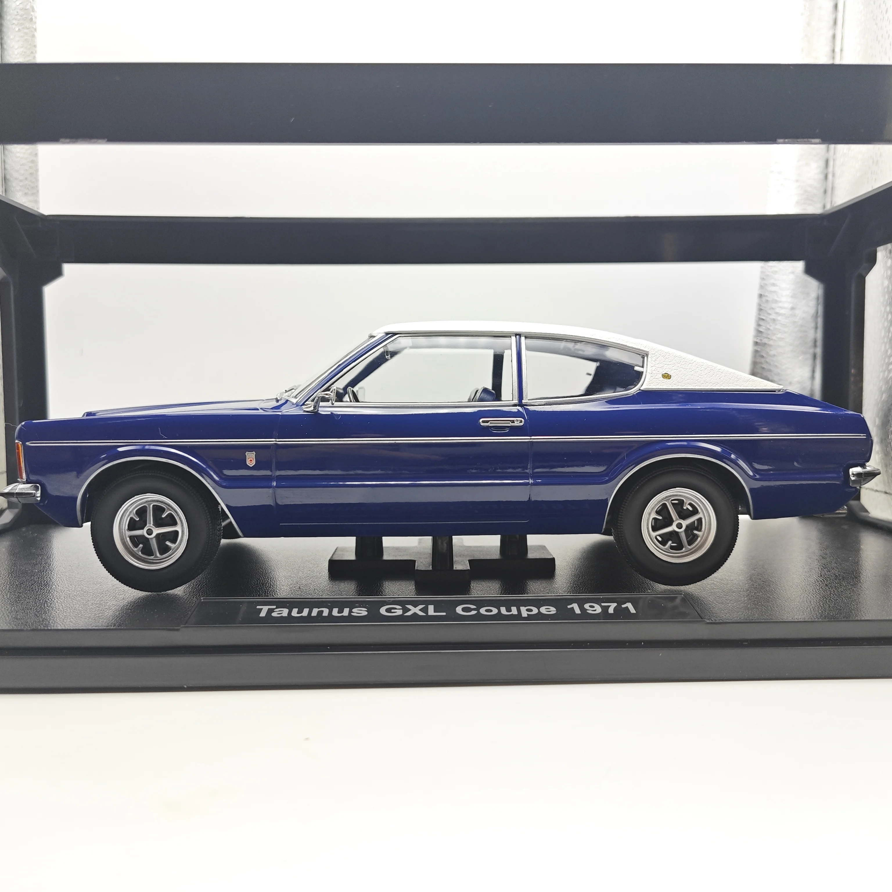

KK Scale 1:18 Taunus GXL Coupe Diecast Alloy Car Model
