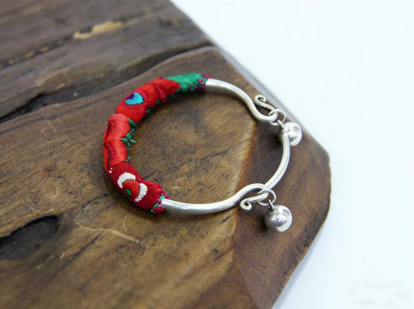 Chinese ethnic style jewelry handmade old embroidery Miao silver shrinkage embroidery bracelet/jewelry