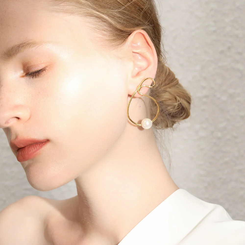 

ENFASHION Metal Bag Shape Pearl Drop Earrings For Women Gold Color Simple Curve Dangle Earings Fashion Jewelry Oorbellen E191128